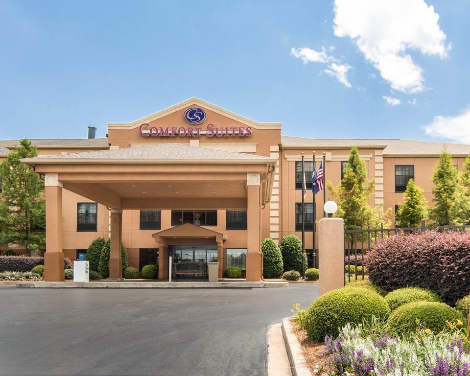 Comfort Suites Monroe Exterior photo