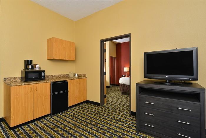 Comfort Suites Monroe Exterior photo