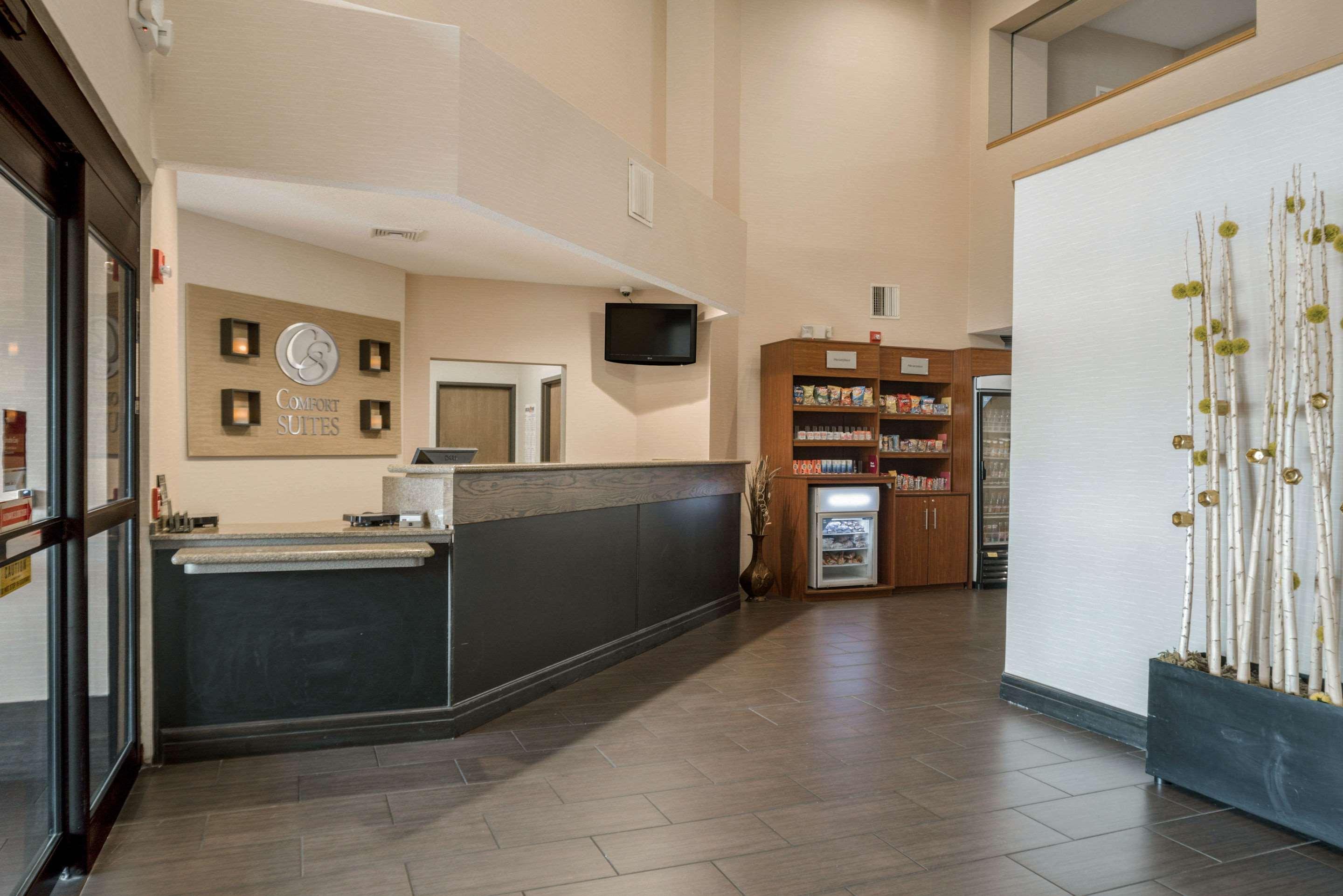 Comfort Suites Monroe Exterior photo