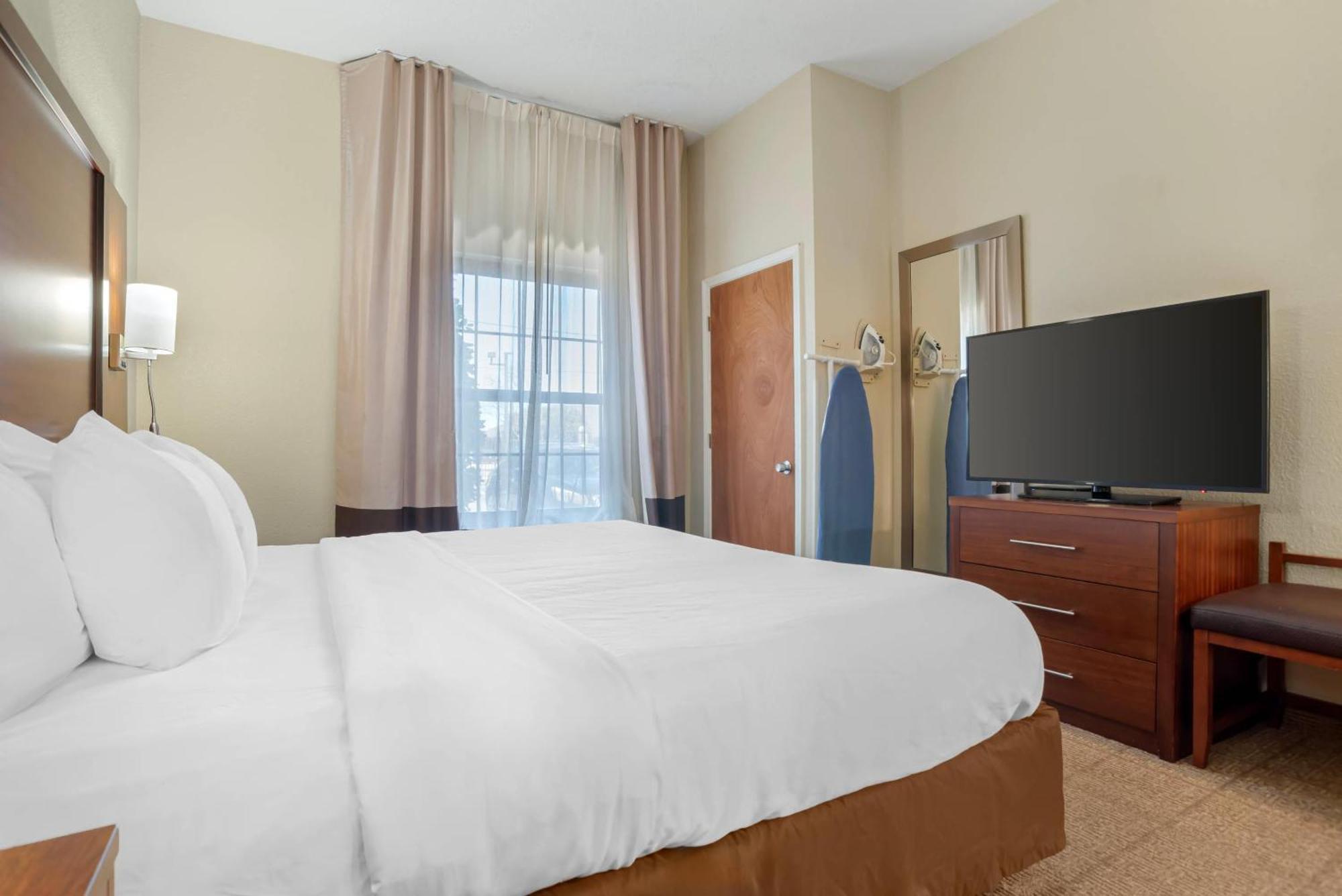 Comfort Suites Monroe Exterior photo